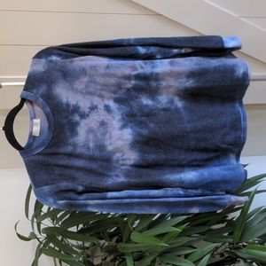 Riah blue medium tie-dye fuzzy sweater